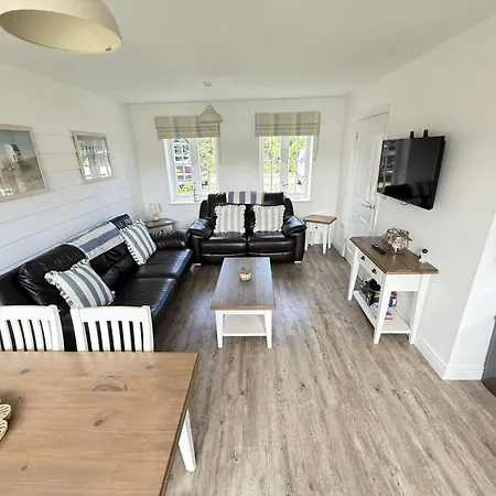 The Wagging Wave - Part Of The The Bay Village With Pool, Gym And Direct Access, Pub, Restaurant, Tennis And Meadows Walks Vakantiehuis Filey