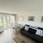 The Wagging Wave - Part Of The The Bay Village With Pool, Gym And Direct Access, Pub, Restaurant, Tennis And Meadows Walks Dom wakacyjny *