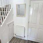 Dom wakacyjny The Wagging Wave - Part Of The The Bay Village With Pool, Gym And Direct Access, Pub, Restaurant, Tennis And Meadows Walks Filey