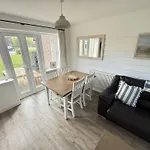 Dom wakacyjny The Wagging Wave - Part Of The The Bay Village With Pool, Gym And Direct Access, Pub, Restaurant, Tennis And Meadows Walks Filey