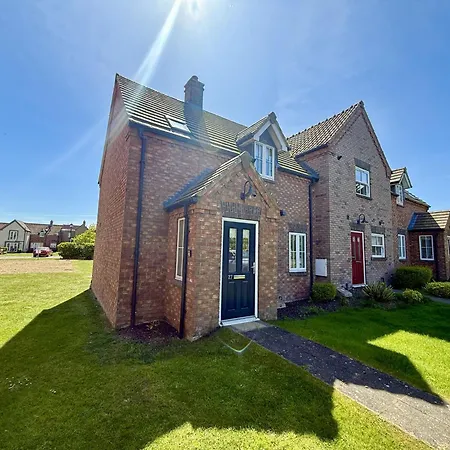 The Wagging Wave - Part Of The The Bay Village With Pool, Gym And Direct Access, Pub, Restaurant, Tennis And Meadows Walks * Filey