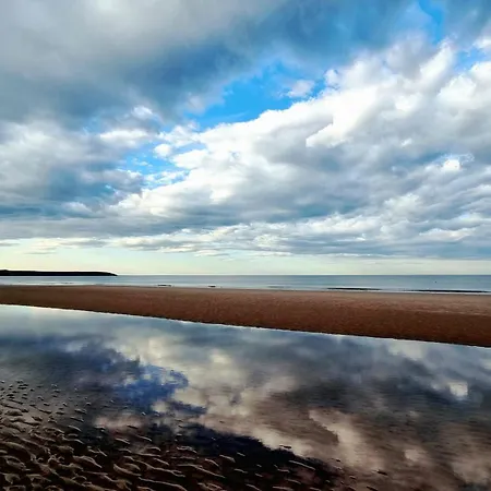 Dom wakacyjny The Wagging Wave - Part Of The The Bay Village With Pool, Gym And Direct Access, Pub, Restaurant, Tennis And Meadows Walks Filey