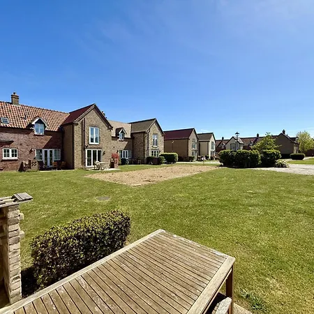 The Wagging Wave - Part Of The The Bay Village With Pool, Gym And Direct Access, Pub, Restaurant, Tennis And Meadows Walks Holiday home