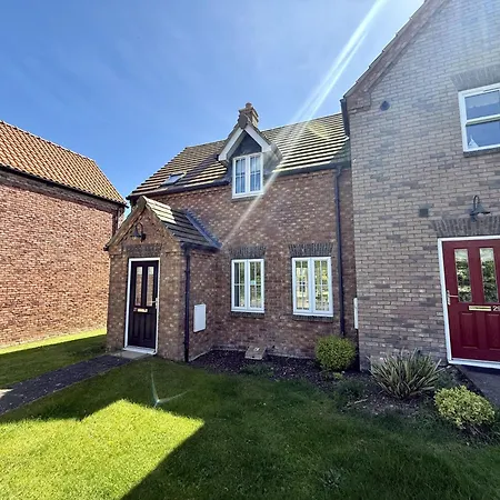 The Wagging Wave - Part Of The The Bay Village With Pool, Gym And Direct Access, Pub, Restaurant, Tennis And Meadows Walks * Filey