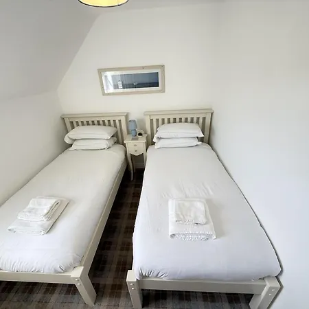 The Wagging Wave - Part Of The The Bay Village With Pool, Gym And Direct Access, Pub, Restaurant, Tennis And Meadows Walks Holiday home Filey