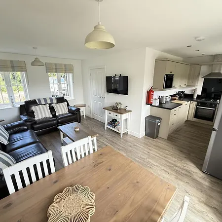 The Wagging Wave - Part Of The The Bay Village With Pool, Gym And Direct Access, Pub, Restaurant, Tennis And Meadows Walks Holiday home *