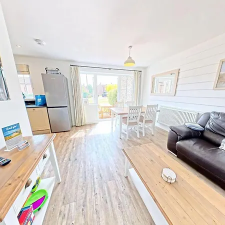 The Wagging Wave - Part Of The The Bay Village With Pool, Gym And Direct Access, Pub, Restaurant, Tennis And Meadows Walks *